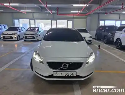 Volvo V40 2017 2.0 Автомат в Москве № 162242, миниатюра 3