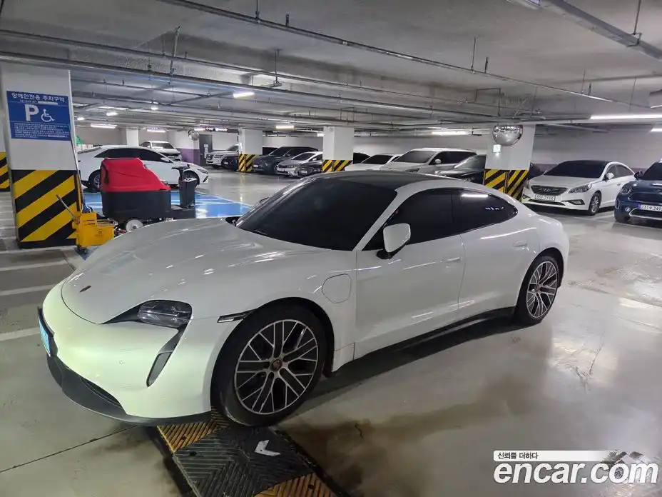 Porsche Taycan 2021 0.4 Автомат в Москве № 165296, фото 1