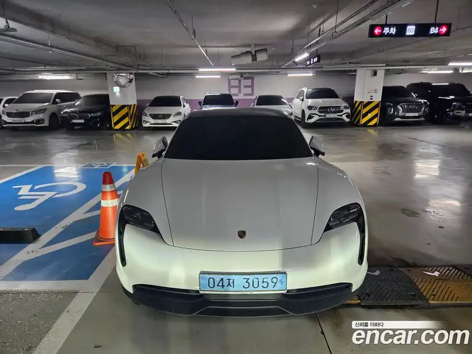 Porsche Taycan 2021 0.4 Автомат в Москве № 165296, фото 3