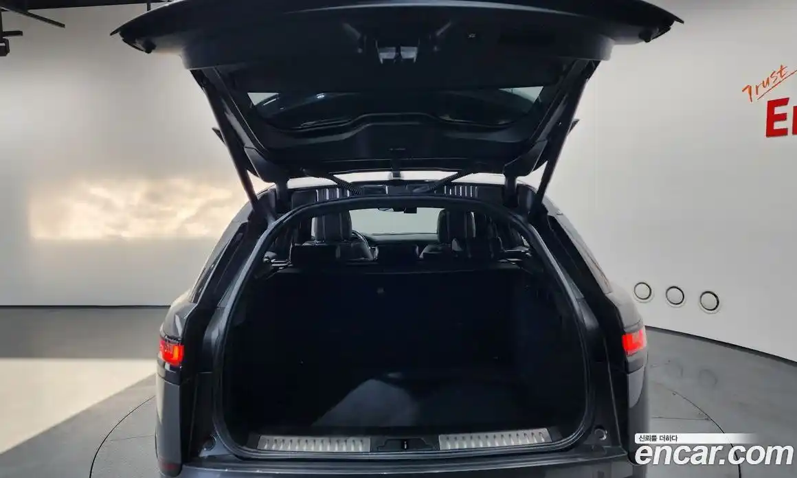 Land Rover Range-Rover Velar 2018 2.0 Автомат в Москве № 166415, фото 13