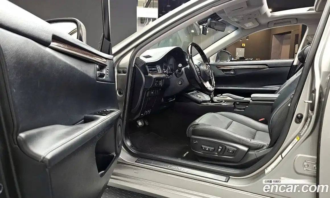 Lexus ES 2016 2.5 Автомат в Москве № 168224, фото 17