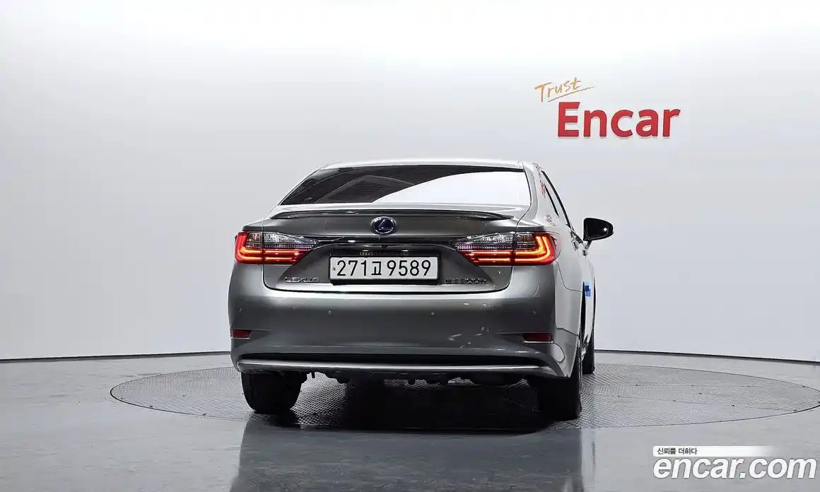 Lexus ES 2016 2.5 Автомат в Москве № 168224, фото 6