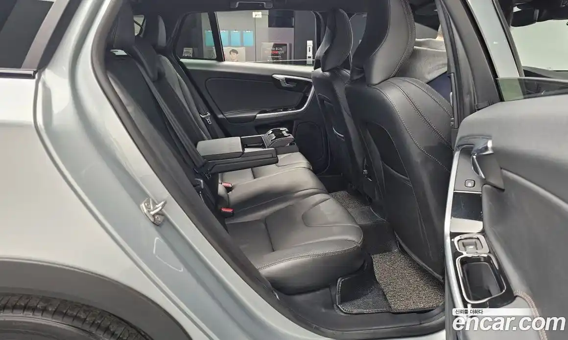 Volvo V60 2016 2.5 Автомат в Москве № 197073, фото 13