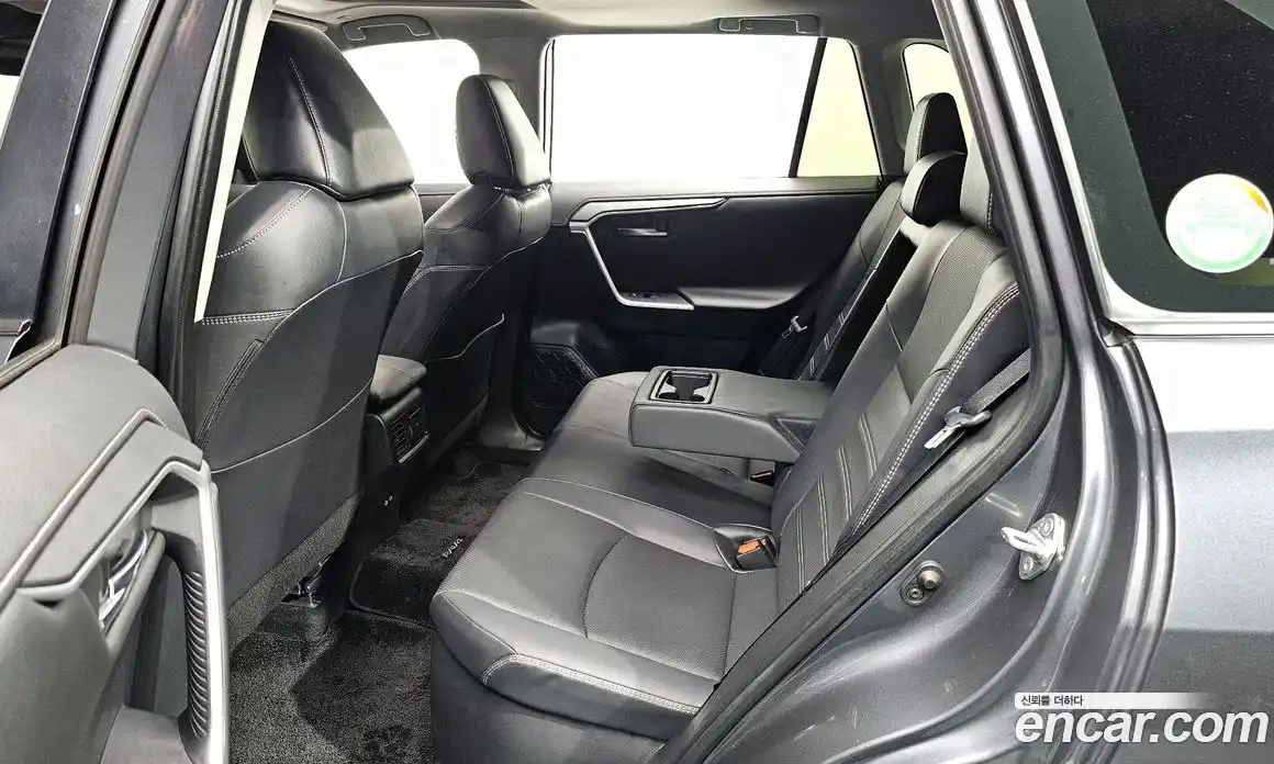 Toyota RAV4 2023 2.5 Автомат в Москве № 199532, фото 12