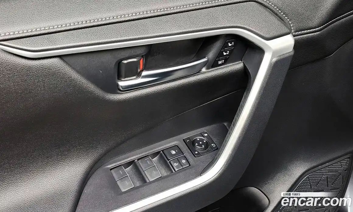 Toyota RAV4 2023 2.5 Автомат в Москве № 199532, фото 20