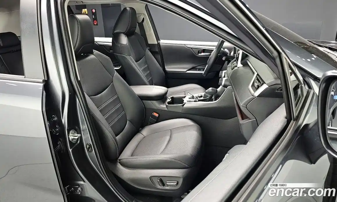 Toyota RAV4 2023 2.5 Автомат в Москве № 199532, фото 6