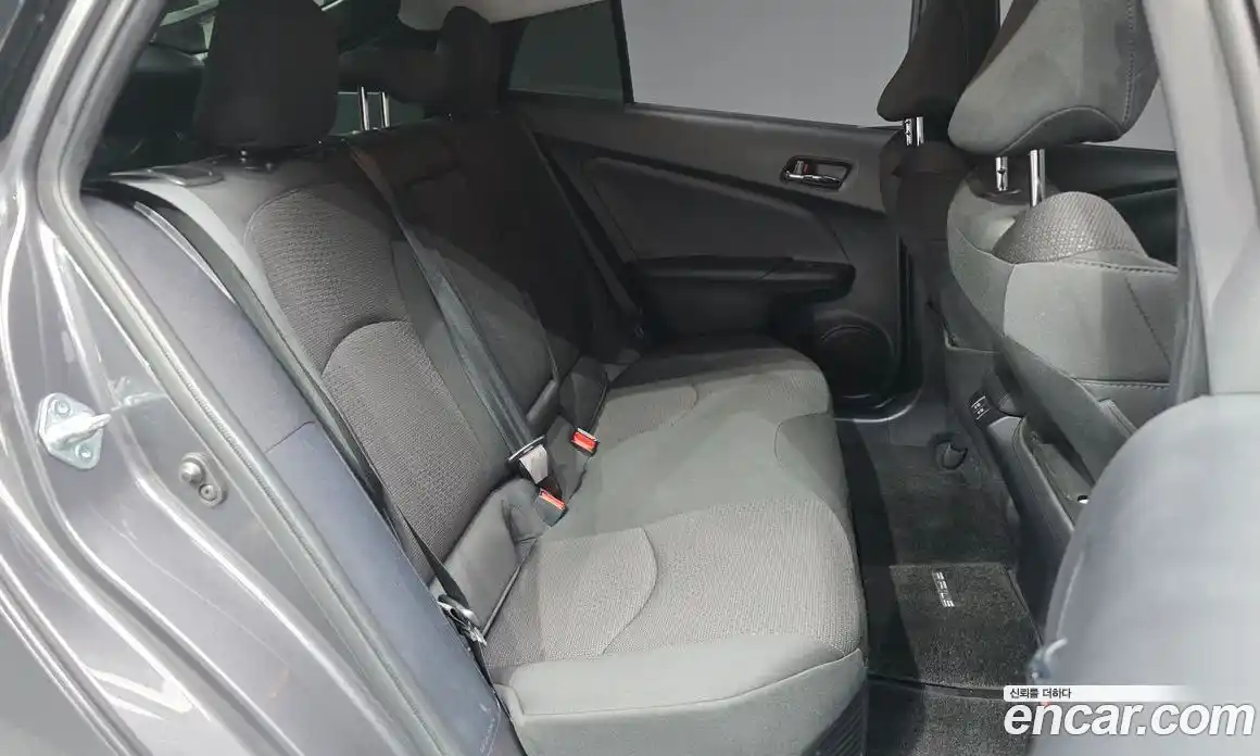 Toyota Prius 2021 1.8 Автомат в Москве № 199641, фото 12