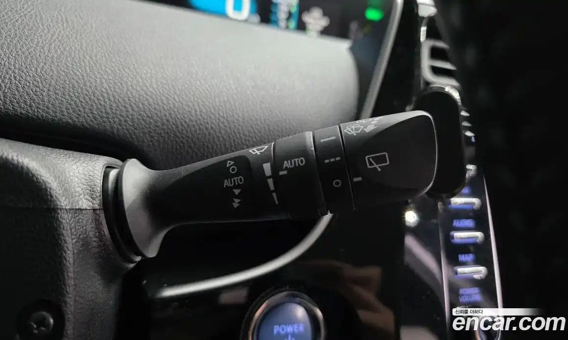 Toyota Prius 2021 1.8 Автомат в Москве № 199641, фото 18