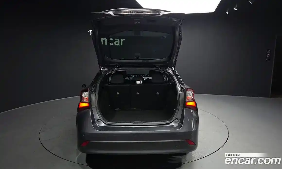 Toyota Prius 2021 1.8 Автомат в Москве № 199641, фото 20