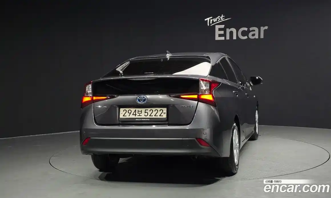 Toyota Prius 2021 1.8 Автомат в Москве № 199641, фото 4