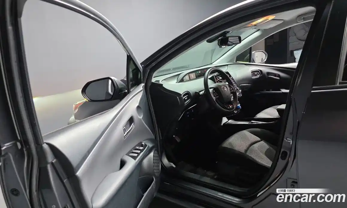 Toyota Prius 2021 1.8 Автомат в Москве № 199641, фото 10