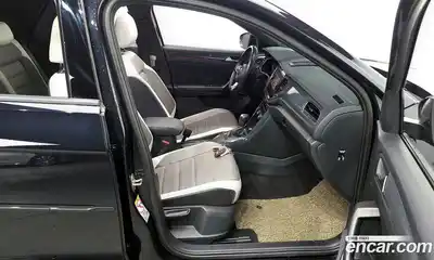 Volkswagen T-Roc 2021 2.0 Автомат в Москве № 214947, миниатюра 2