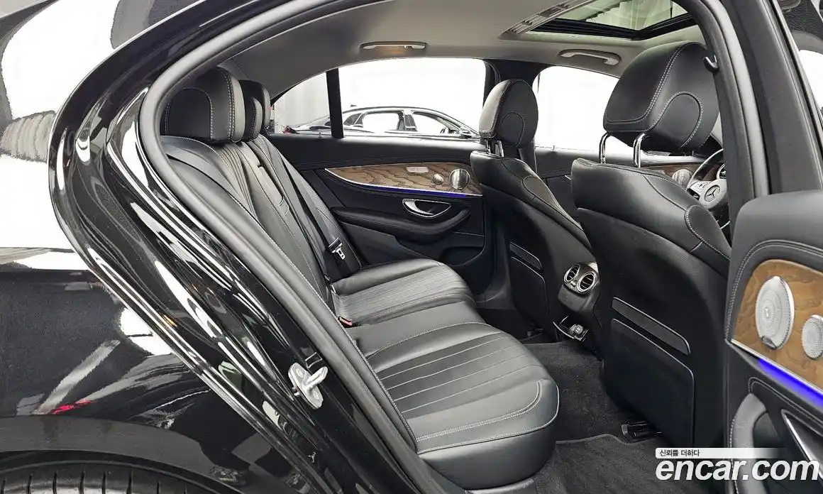 Mercedes-Benz E-Class 2018 2.0 Автомат в Москве № 223019, фото 12