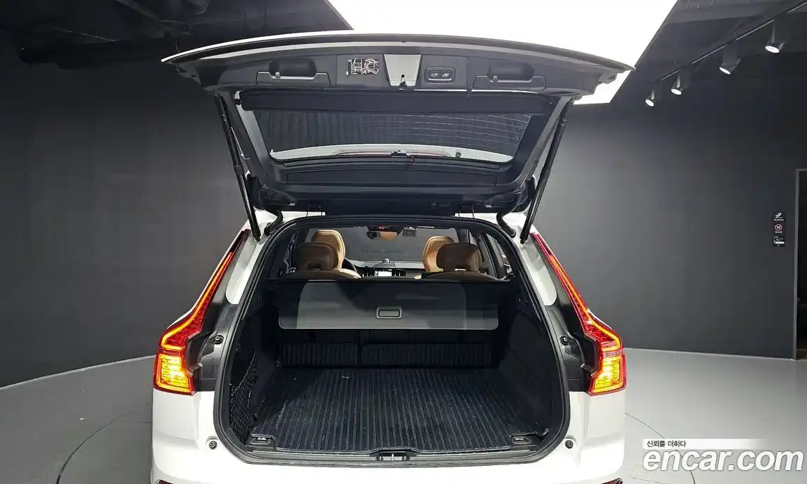 Volvo XC60 2021 2.0 Автомат в Москве № 230385, фото 11