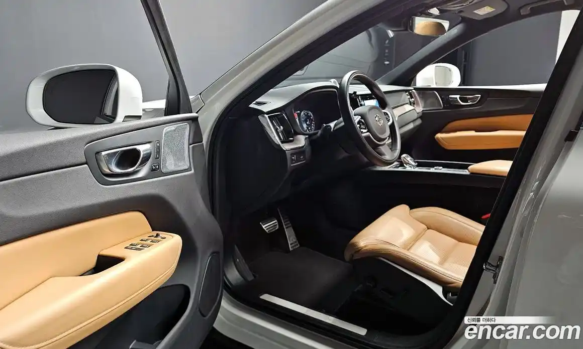 Volvo XC60 2021 2.0 Автомат в Москве № 230385, фото 16