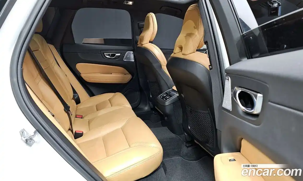 Volvo XC60 2021 2.0 Автомат в Москве № 230385, фото 3