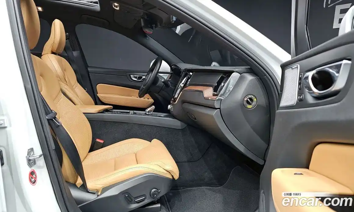 Volvo XC60 2021 2.0 Автомат в Москве № 230385, фото 6