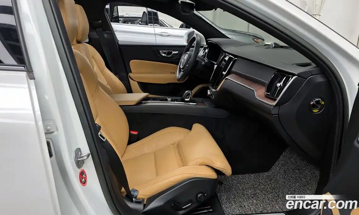 Volvo V60 2022 2.0 Автомат в Москве № 230401, фото 10