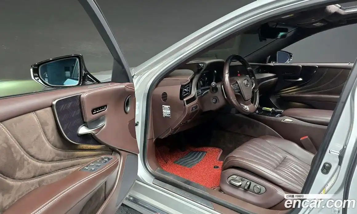Lexus LS 2018 3.5 Автомат в Москве № 232059, фото 12