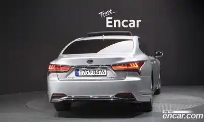 Lexus LS 2018 3.5 Автомат в Москве № 232059, миниатюра 2