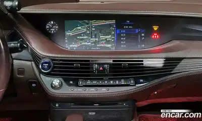 Lexus LS 2018 3.5 Автомат в Москве № 232059, миниатюра 3