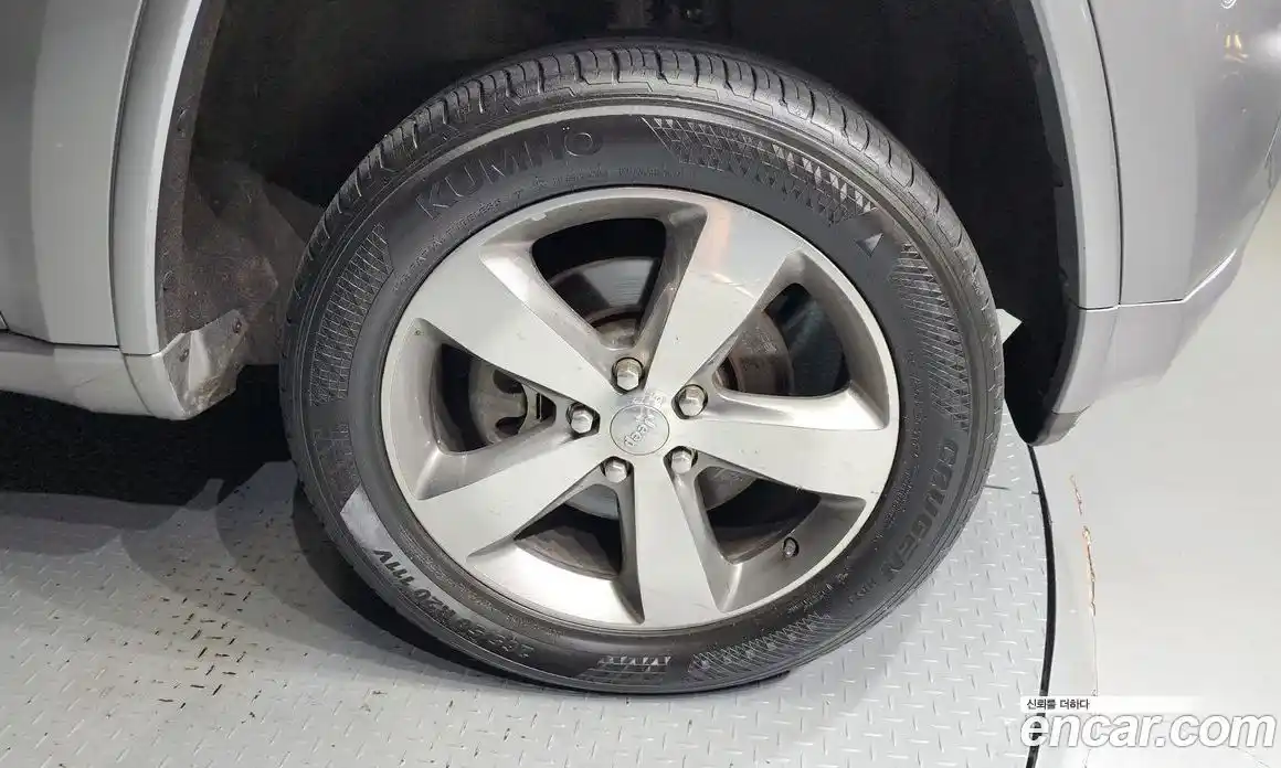 Jeep Cherokee 2014 3.0 Автомат в Москве № 232717, фото 19