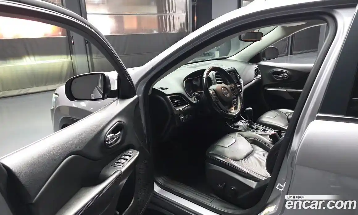 Jeep Cherokee 2019 2.4 Автомат в Москве № 232735, фото 11