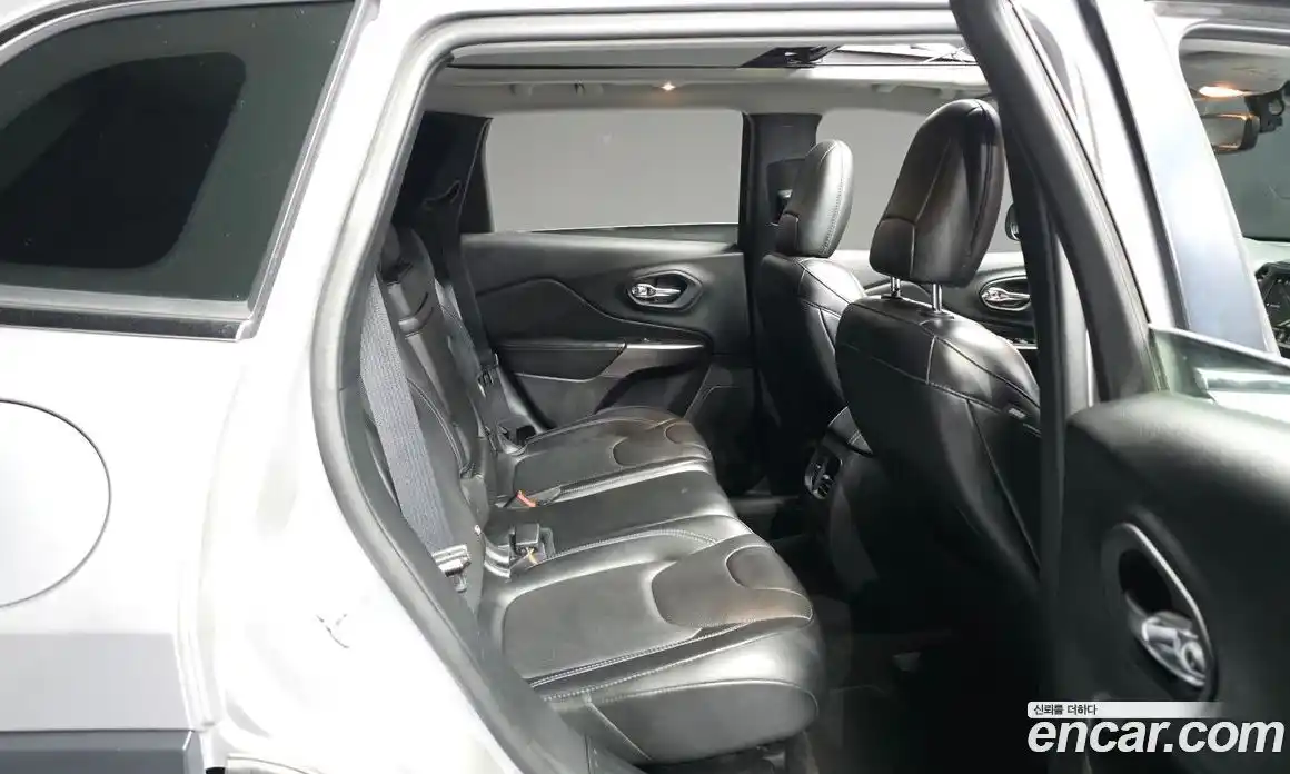 Jeep Cherokee 2019 2.4 Автомат в Москве № 232735, фото 16