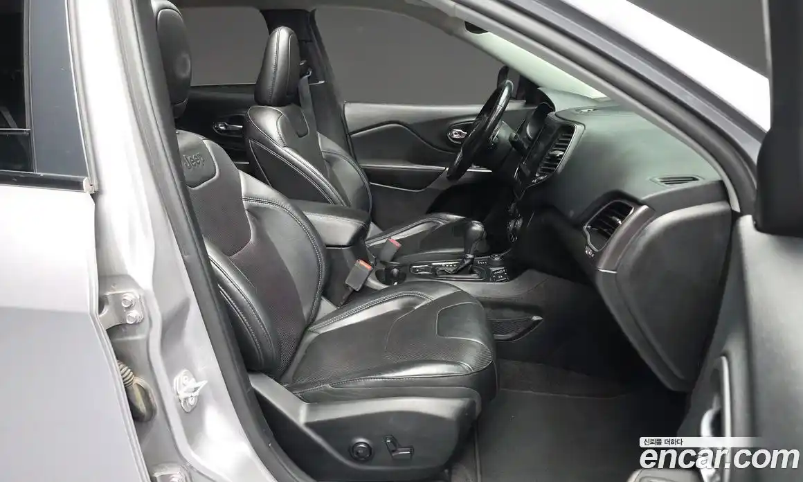 Jeep Cherokee 2019 2.4 Автомат в Москве № 232735, фото 4