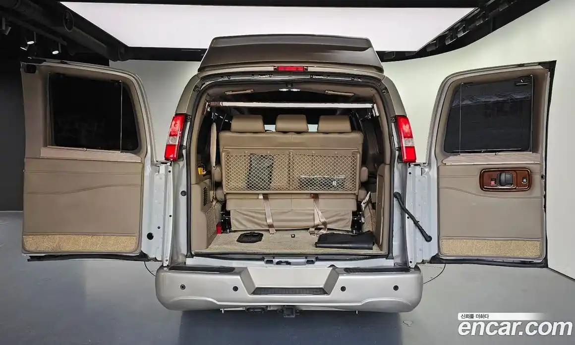 Chevrolet Express Van 2019 6.0 Автомат в Москве № 235233, фото 20