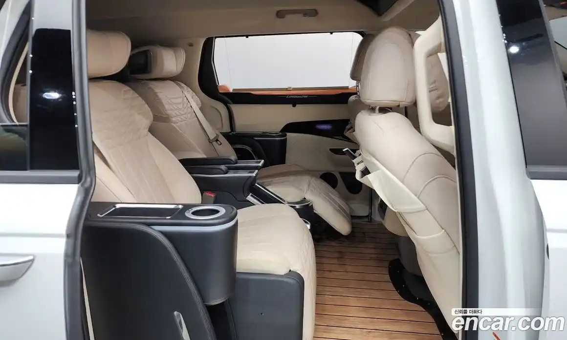 Kia Canival 2023 3.5 Автомат в Москве № 287024, фото 19