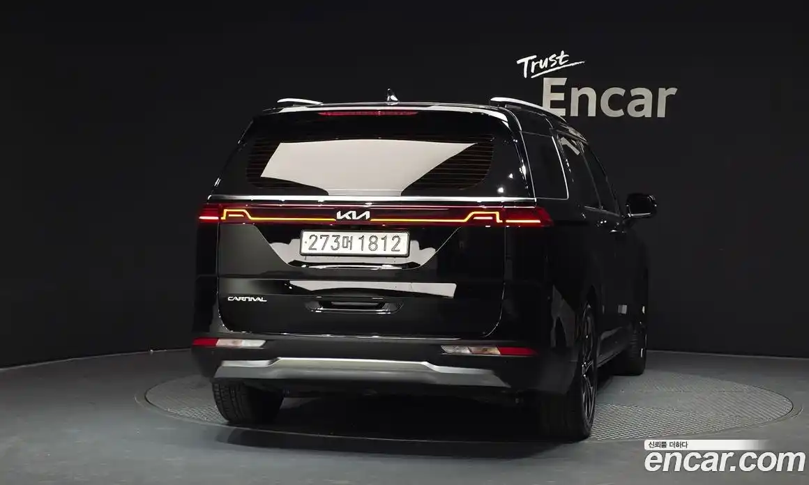 Kia Canival 2023 3.5 Автомат в Москве № 307922, фото 13