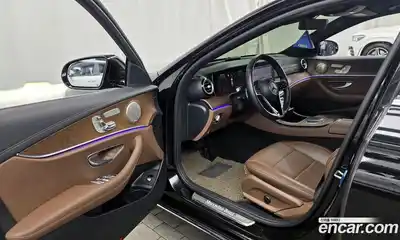 Mercedes-Benz E-Class 2021 2.0 Автомат в Москве № 309611, миниатюра 10