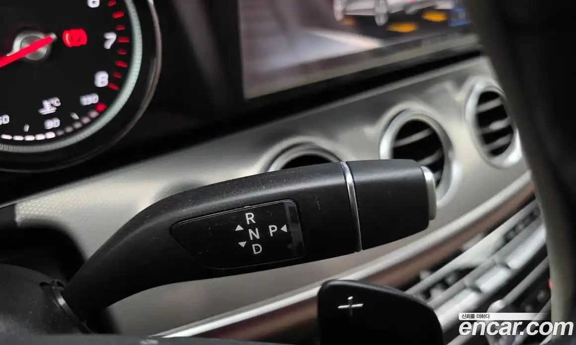 Mercedes-Benz E-Class 2018 2.0 Автомат в Москве № 322303, фото 3