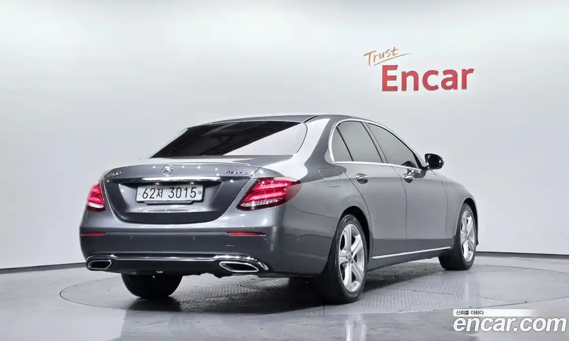 Mercedes-Benz E-Class 2018 2.0 Автомат в Москве № 322303, фото 4