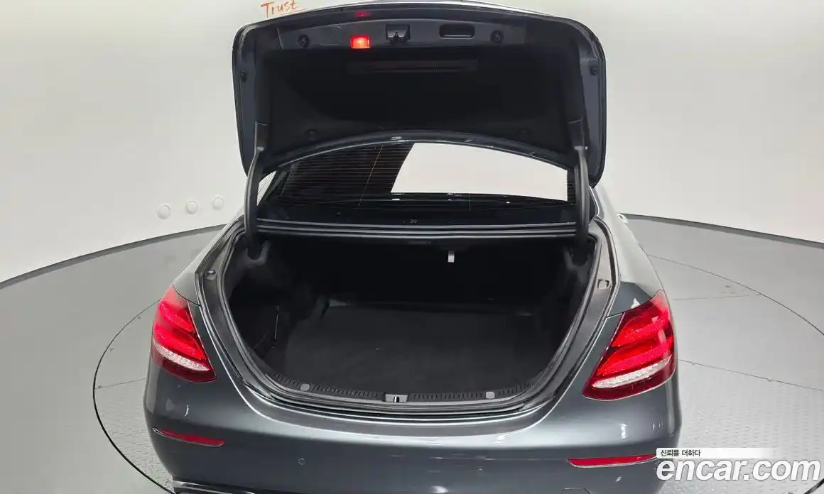 Mercedes-Benz E-Class 2018 2.0 Автомат в Москве № 322303, фото 6