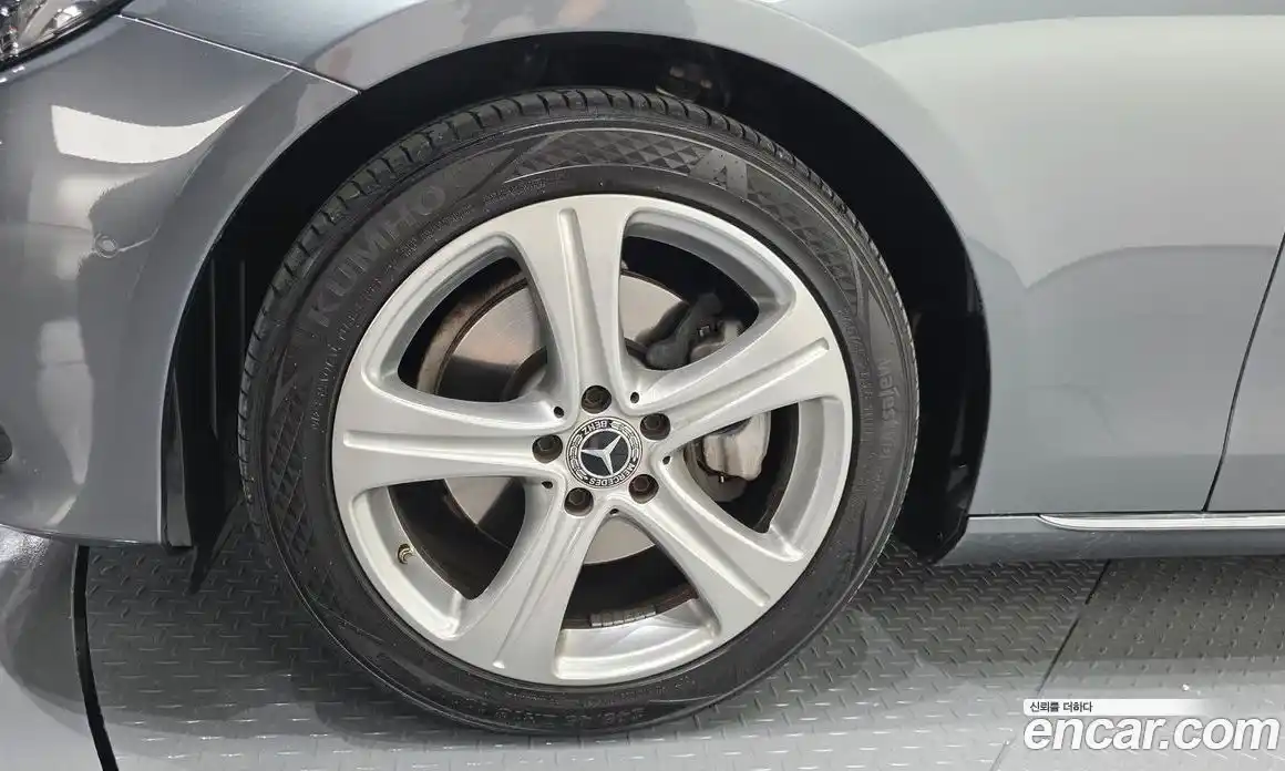 Mercedes-Benz E-Class 2018 2.0 Автомат в Москве № 322303, фото 9