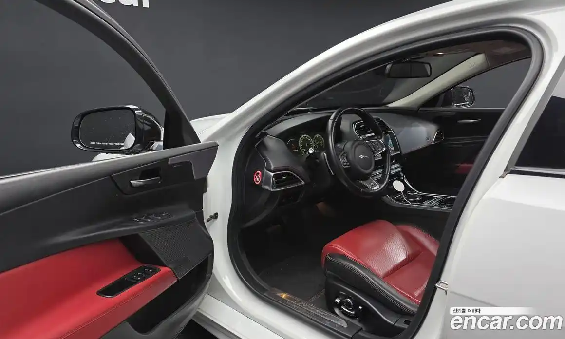 Jaguar XE 2018 2.0 Автомат в Москве № 331534, фото 13