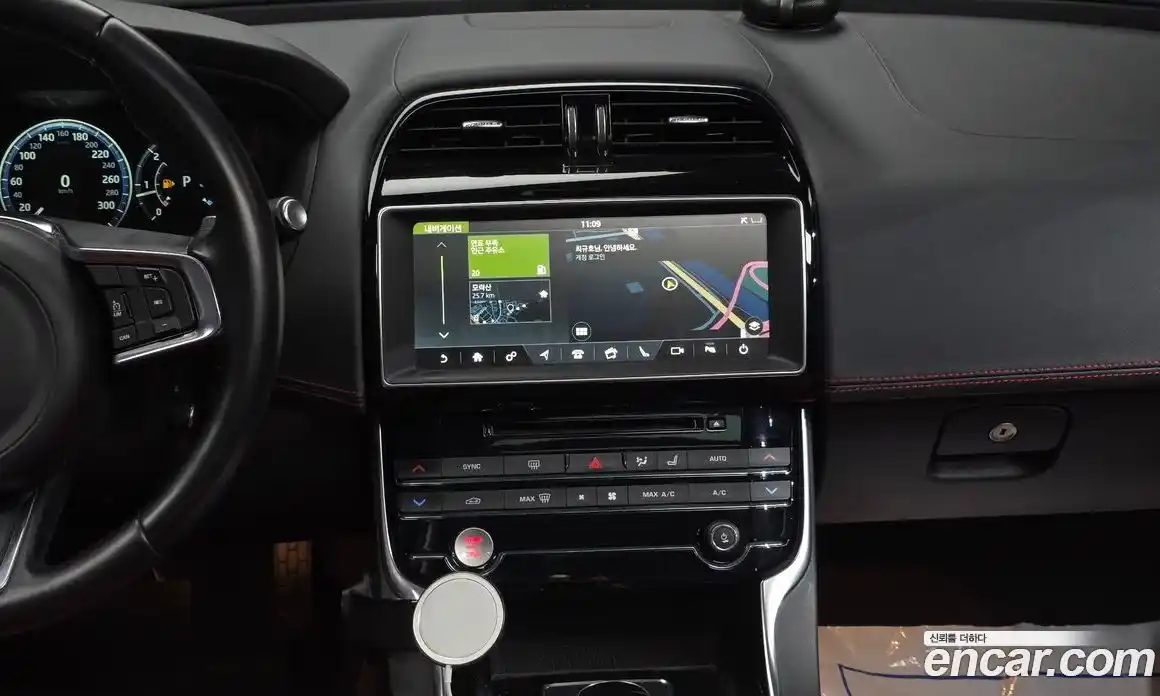 Jaguar XE 2018 2.0 Автомат в Москве № 331534, фото 8