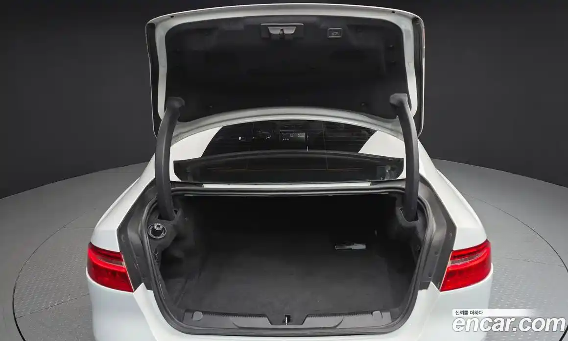 Jaguar XE 2018 2.0 Автомат в Москве № 331534, фото 10