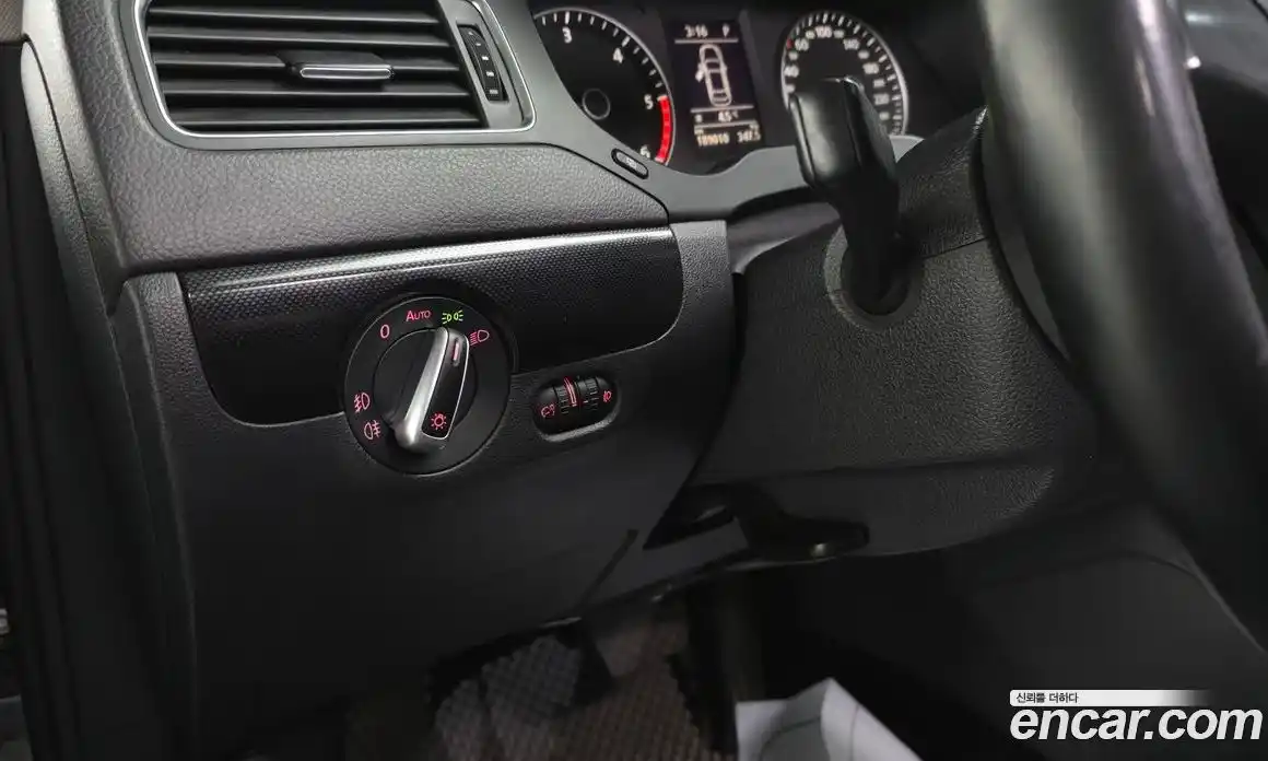 Volkswagen Jetta 2012 2.0 Автомат в Москве № 400901, фото 17