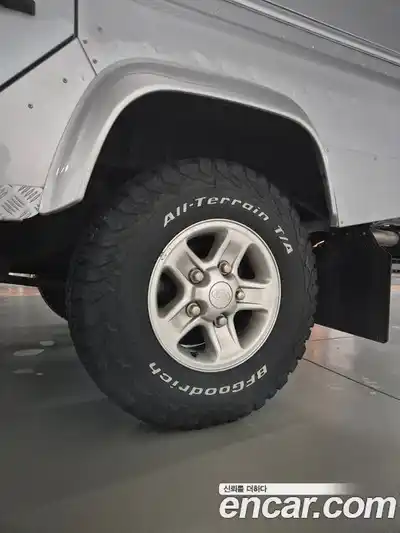 Land Rover Defender 2010 2.2 Механическая в Москве № 416642, миниатюра 5