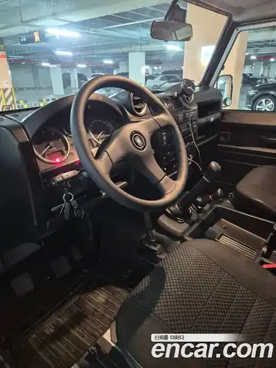 Land Rover Defender 2010 2.2 Механическая в Москве № 416642, миниатюра 6