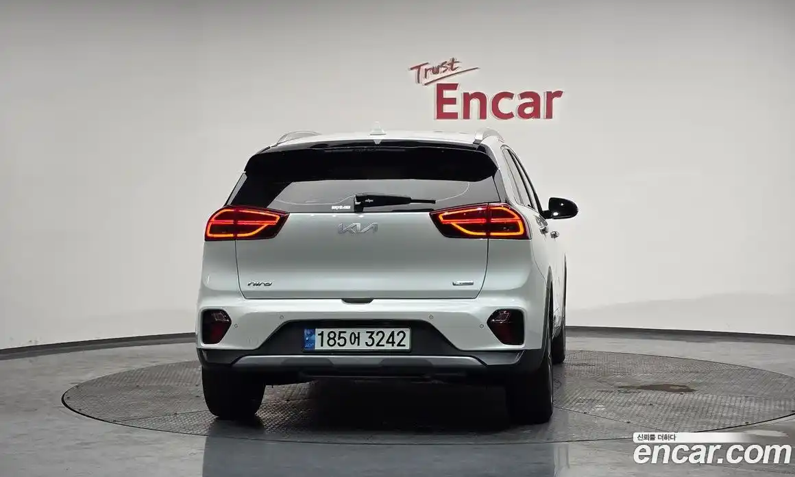 Kia Niro 2022 1.6 Автомат в Москве № 123119, фото 3