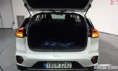 Kia Niro 2022 1.6 Автомат в Москве № 123119, миниатюра 6