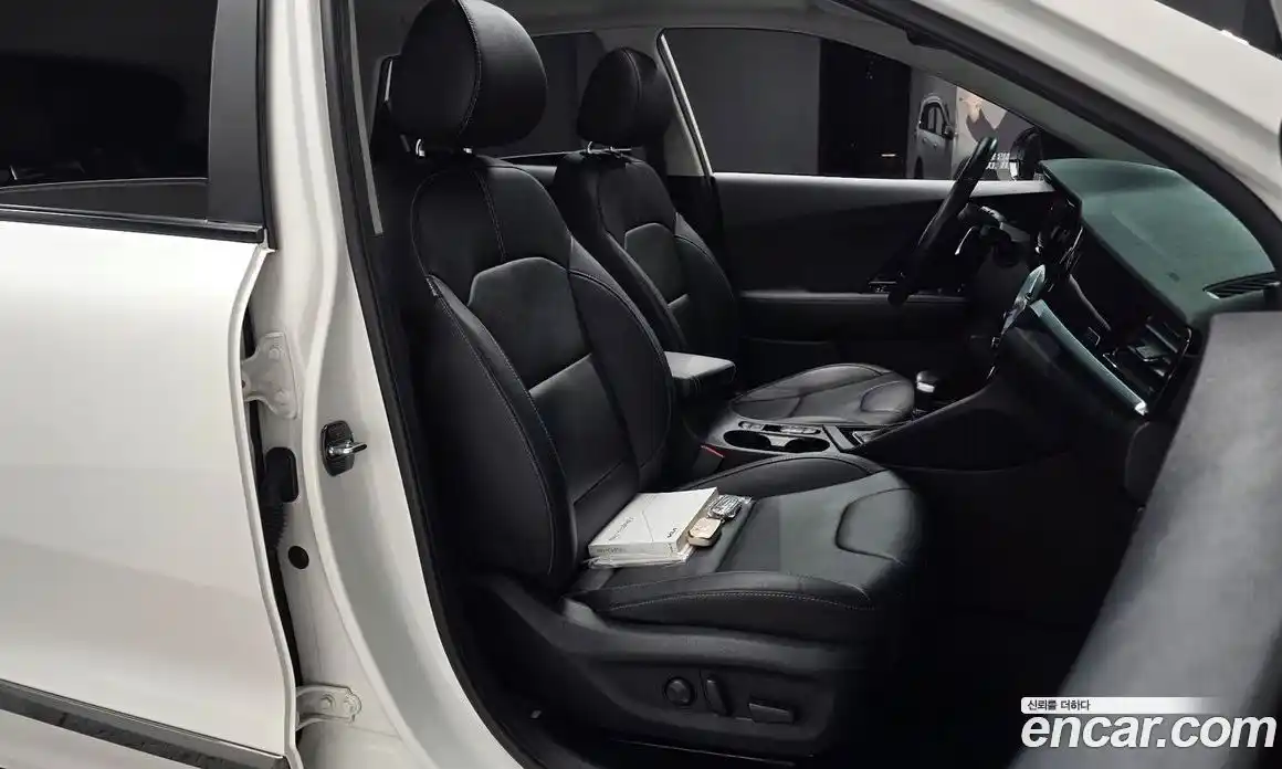 Kia Niro 2022 1.6 Автомат в Москве № 123119, фото 10