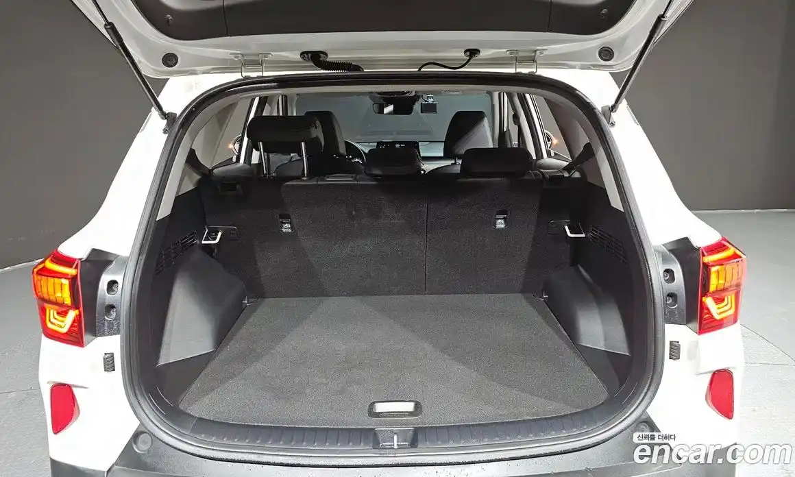 Kia Seltos 2021 1.6 Автомат в Москве № 123857, фото 4