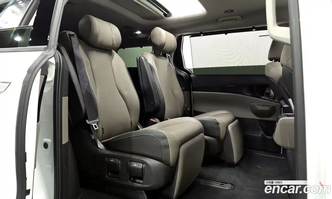 Kia Canival 2024 3.5 Автомат в Москве № 12777, фото 9