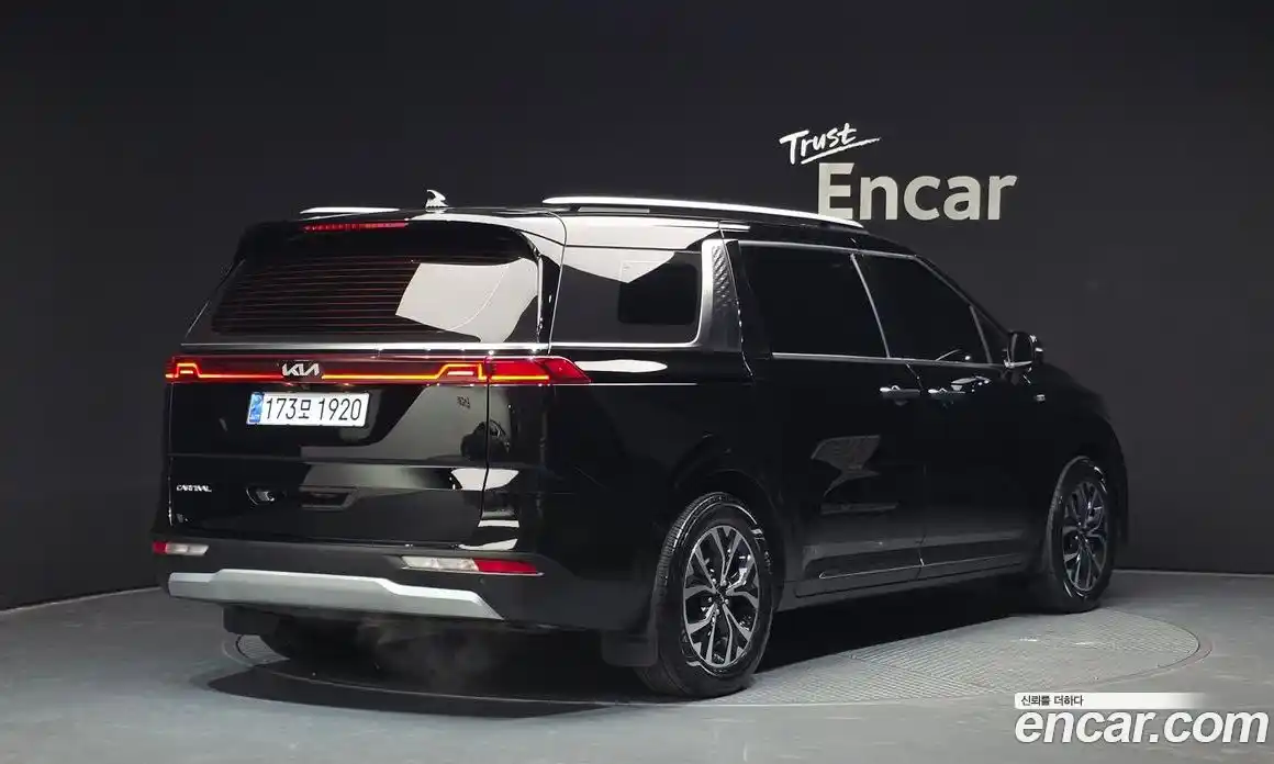 Kia Canival 2023 3.5 Автомат в Москве № 131240, фото 14