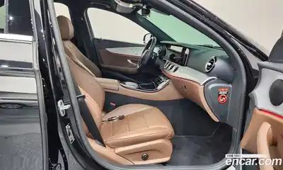 Mercedes-Benz E-Class 2021 2.0 Автомат в Москве № 137524, миниатюра 11